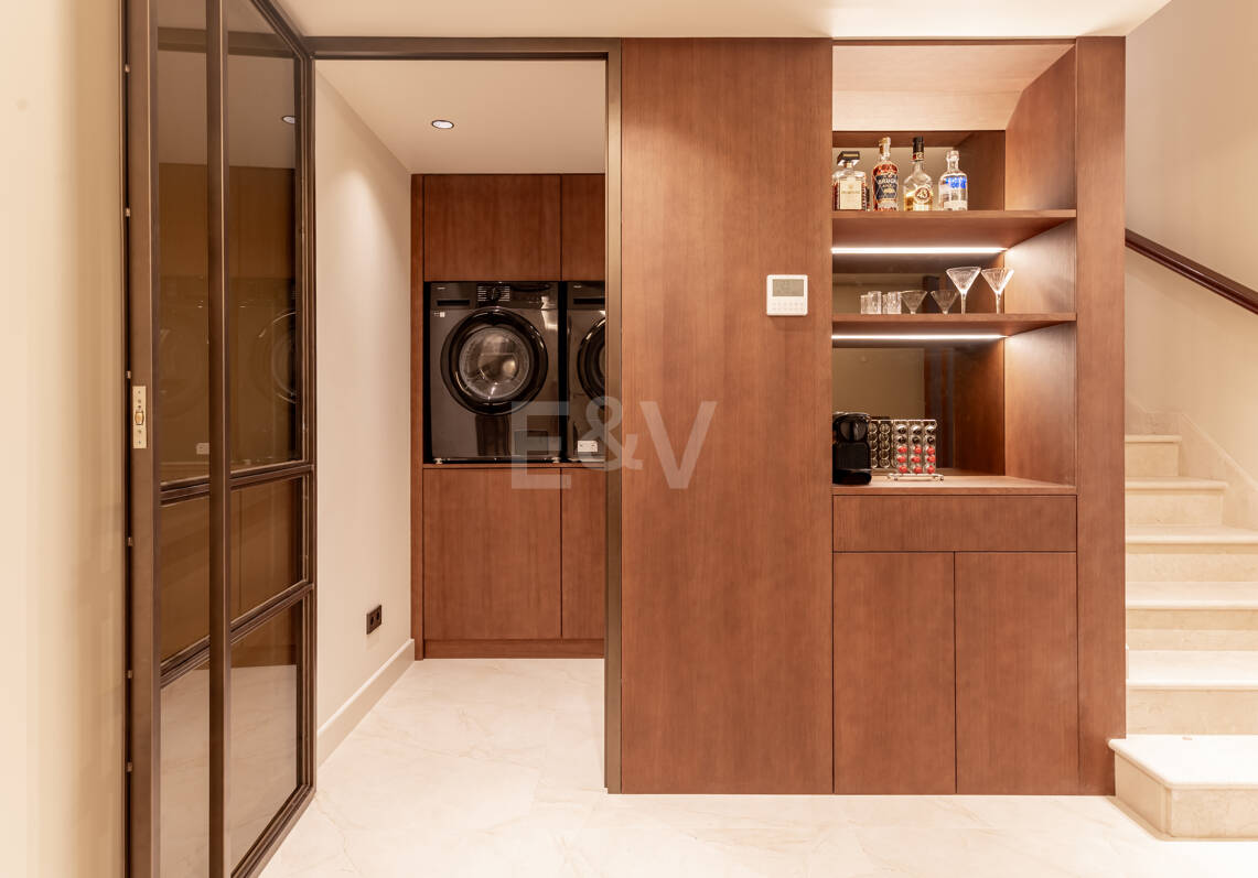 Stylish Townhouse with Sea Views in Altos de Puente Romano