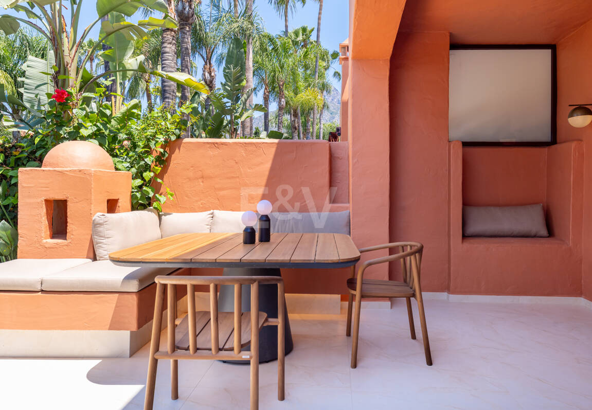 Maison de ville élégante avec vue sur la mer à Altos de Puente Romano