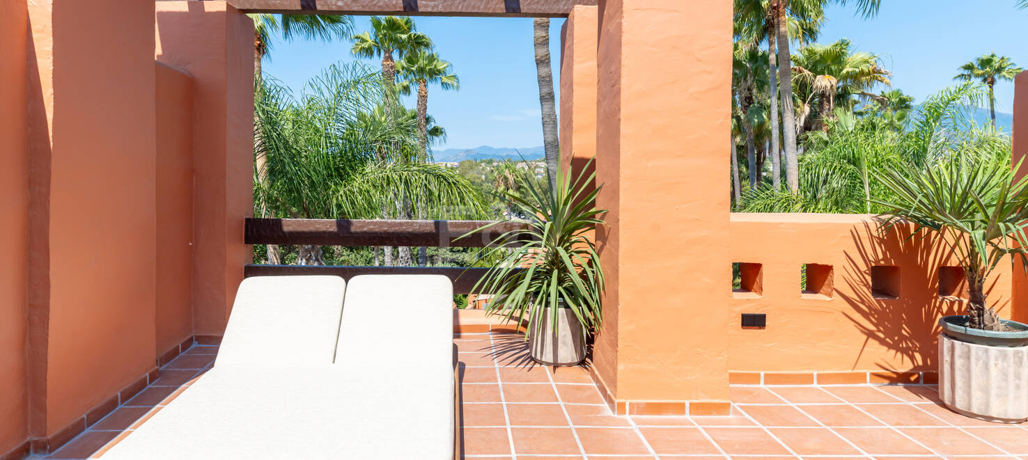 Maison de ville élégante avec vue sur la mer à Altos de Puente Romano