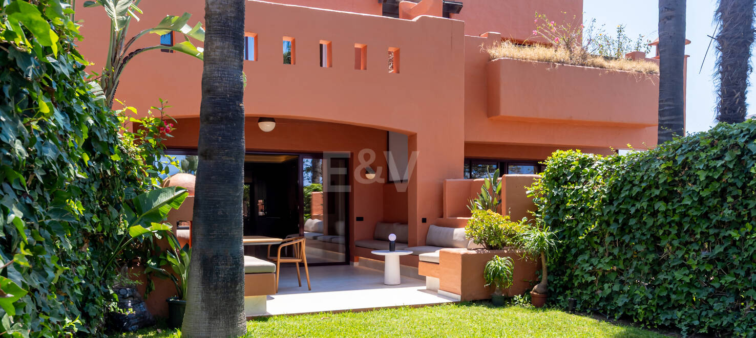 Maison de ville élégante avec vue sur la mer à Altos de Puente Romano
