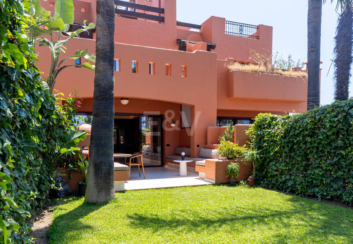 Maison de ville élégante avec vue sur la mer à Altos de Puente Romano