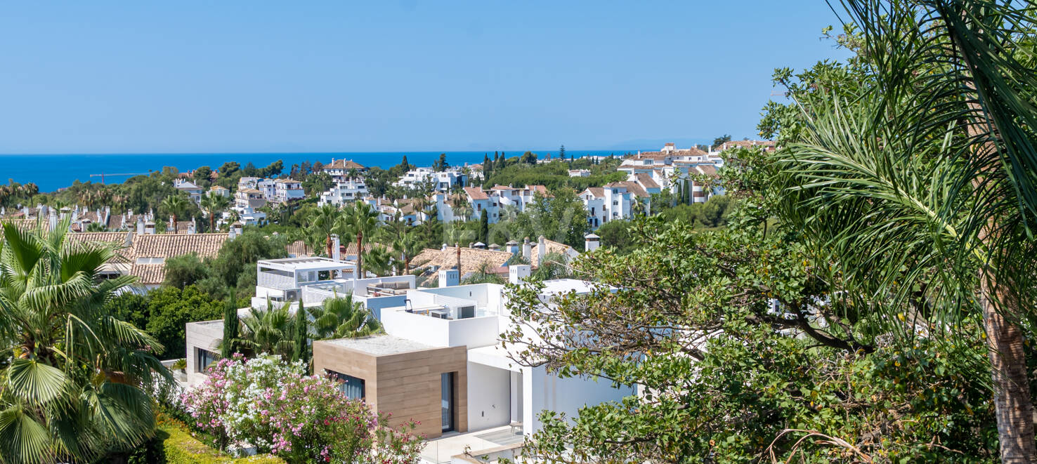 Maison de ville élégante avec vue sur la mer à Altos de Puente Romano