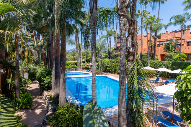 Maison de ville élégante avec vue sur la mer à Altos de Puente Romano
