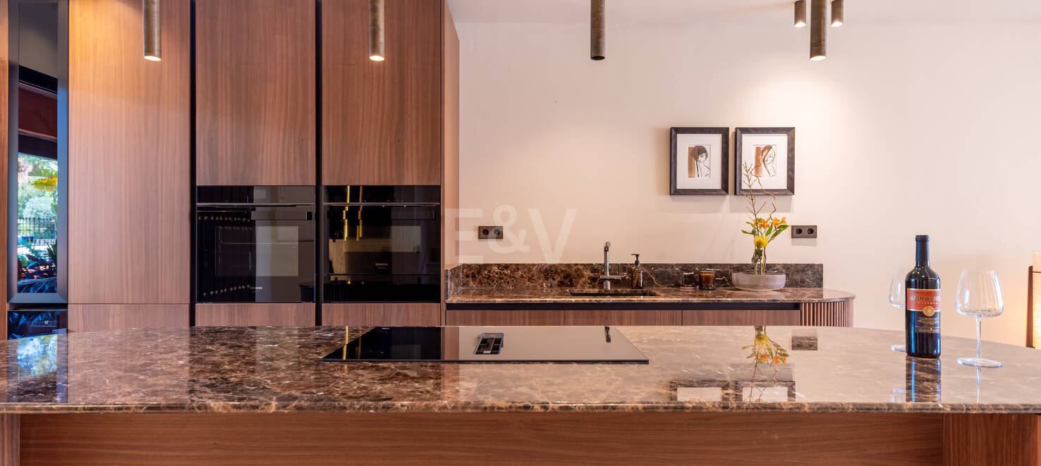 Maison de ville élégante avec vue sur la mer à Altos de Puente Romano