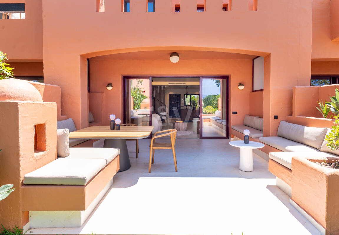 Maison de ville élégante avec vue sur la mer à Altos de Puente Romano