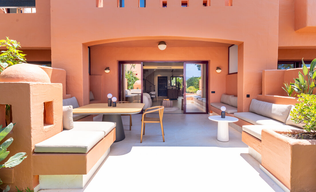 Stylish Townhouse with Sea Views in Altos de Puente Romano