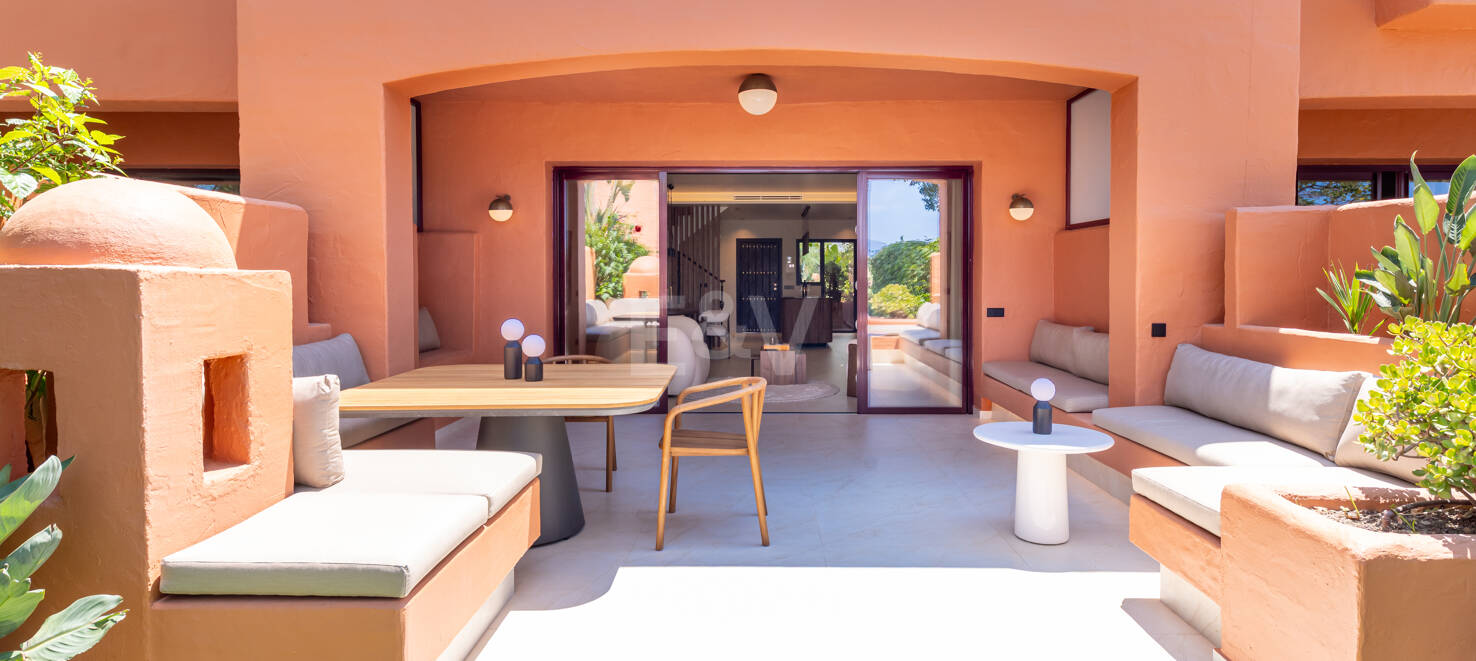 Maison de ville élégante avec vue sur la mer à Altos de Puente Romano