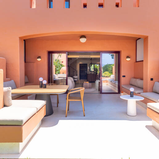 Maison de ville élégante avec vue sur la mer à Altos de Puente Romano