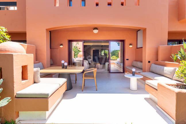 Maison de ville élégante avec vue sur la mer à Altos de Puente Romano