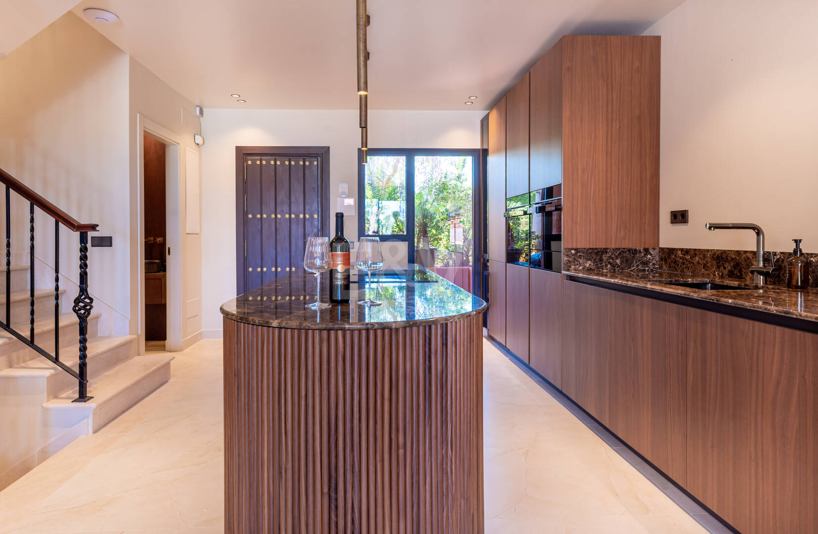 Maison de ville élégante avec vue sur la mer à Altos de Puente Romano