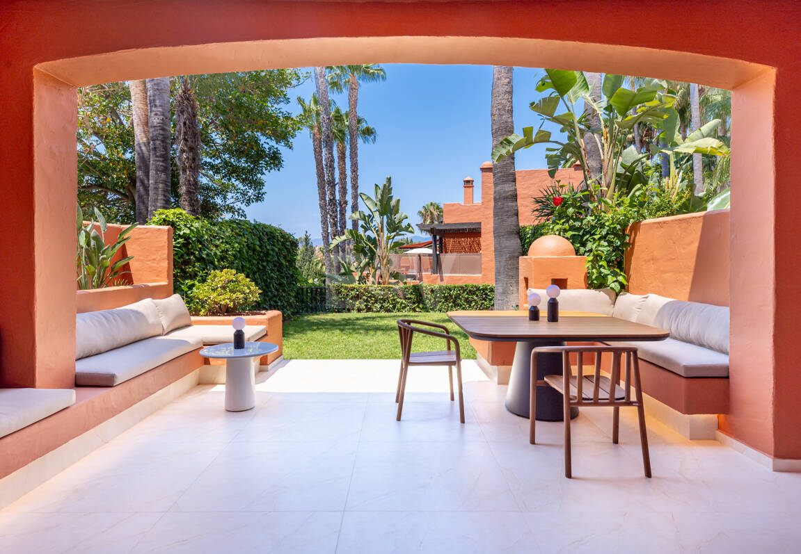 Maison de ville élégante avec vue sur la mer à Altos de Puente Romano