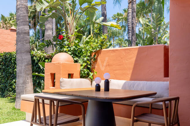 Maison de ville élégante avec vue sur la mer à Altos de Puente Romano