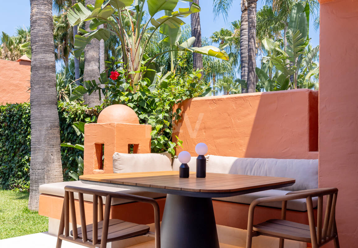 Maison de ville élégante avec vue sur la mer à Altos de Puente Romano