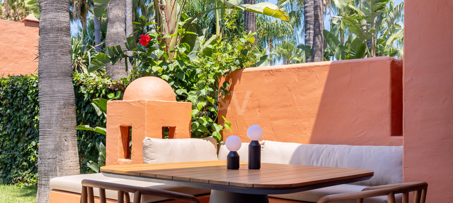 Maison de ville élégante avec vue sur la mer à Altos de Puente Romano