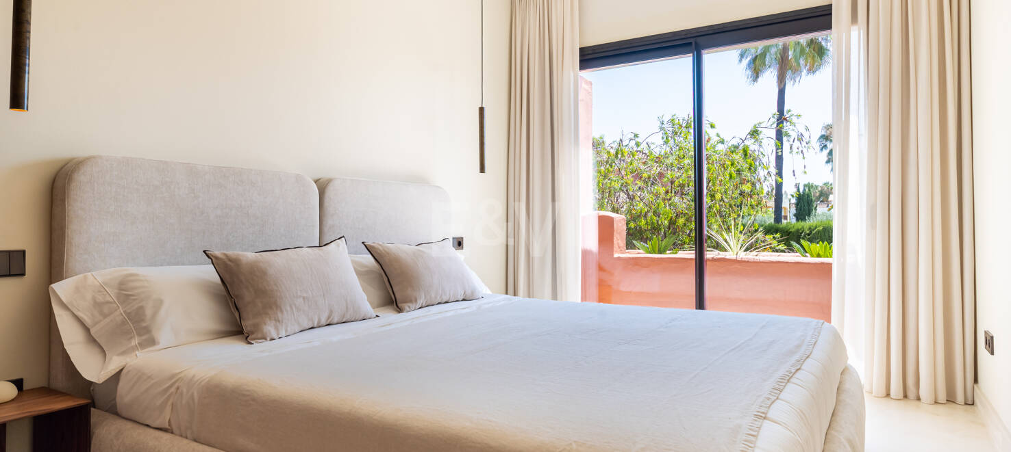 Maison de ville élégante avec vue sur la mer à Altos de Puente Romano