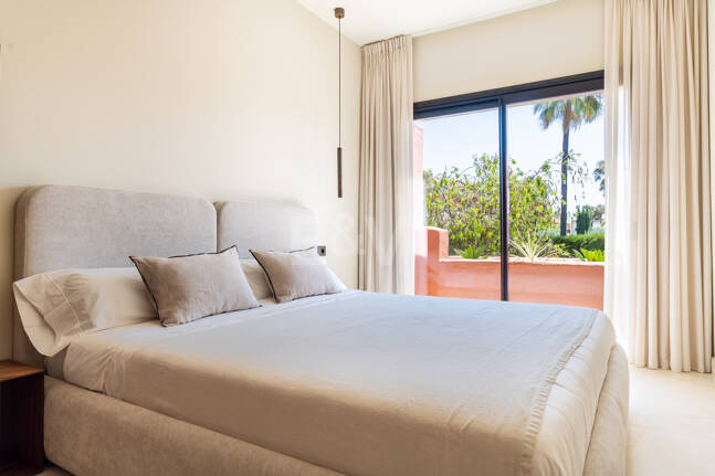 Maison de ville élégante avec vue sur la mer à Altos de Puente Romano