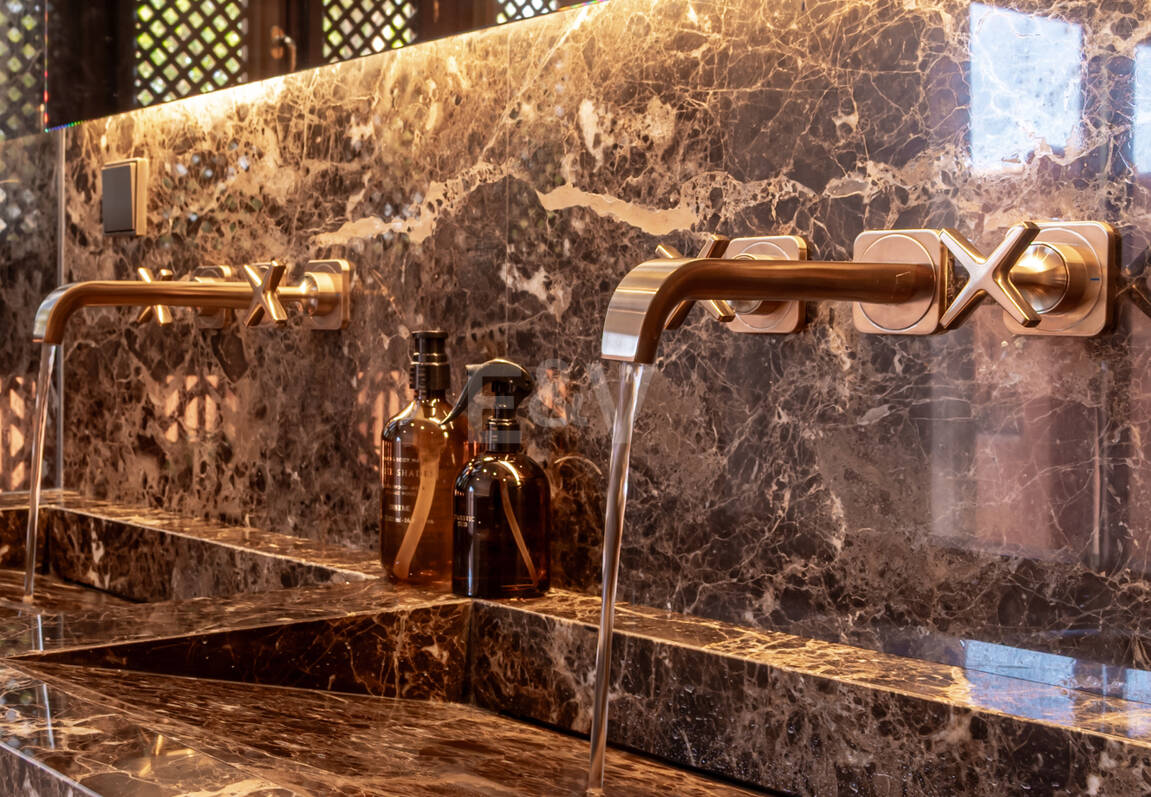 Maison de ville élégante avec vue sur la mer à Altos de Puente Romano