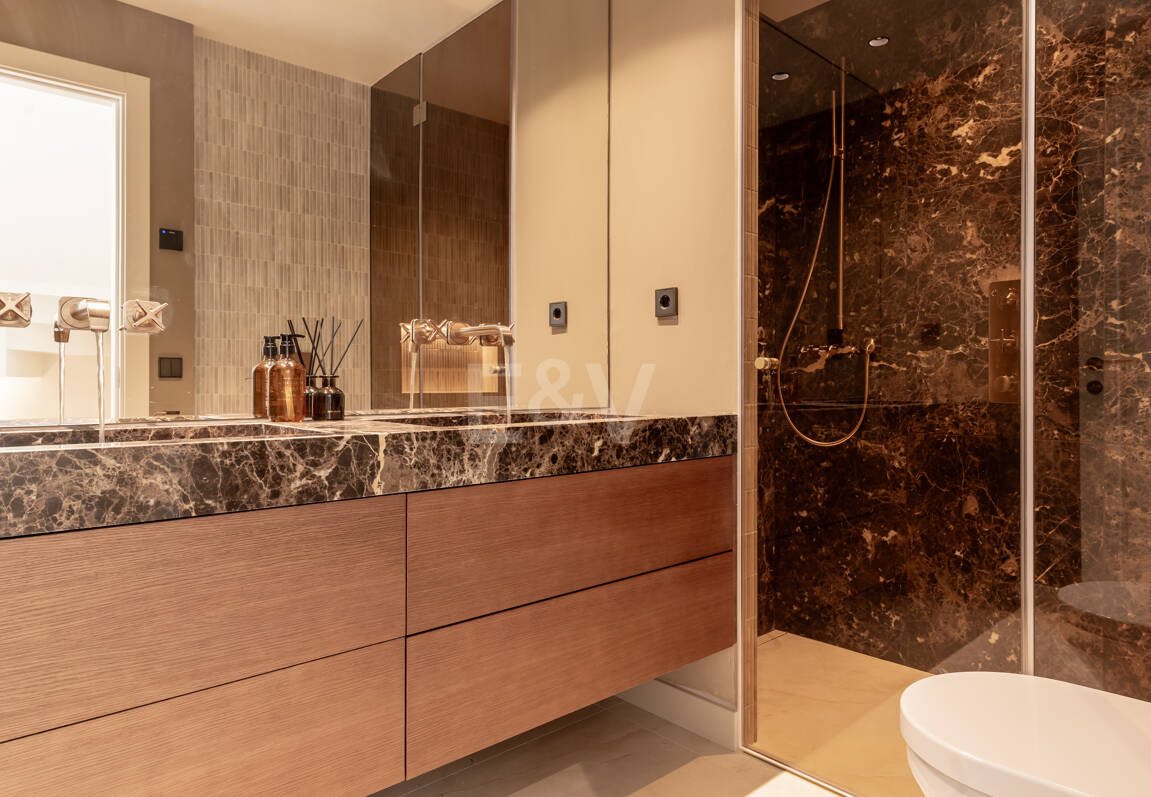 Maison de ville élégante avec vue sur la mer à Altos de Puente Romano