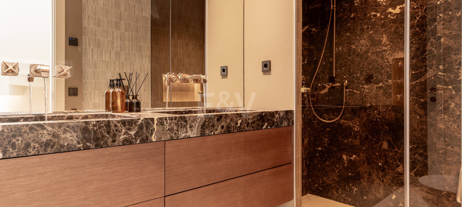 Maison de ville élégante avec vue sur la mer à Altos de Puente Romano