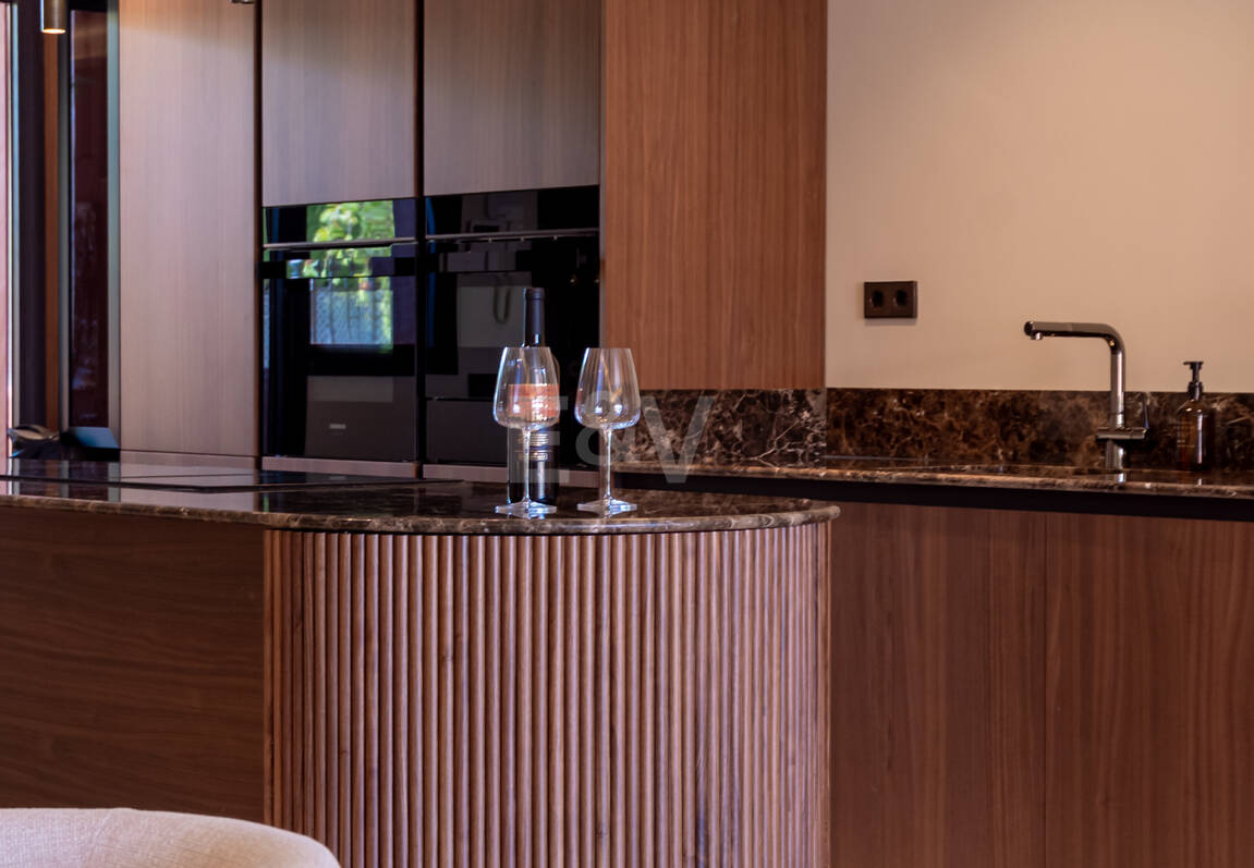 Maison de ville élégante avec vue sur la mer à Altos de Puente Romano