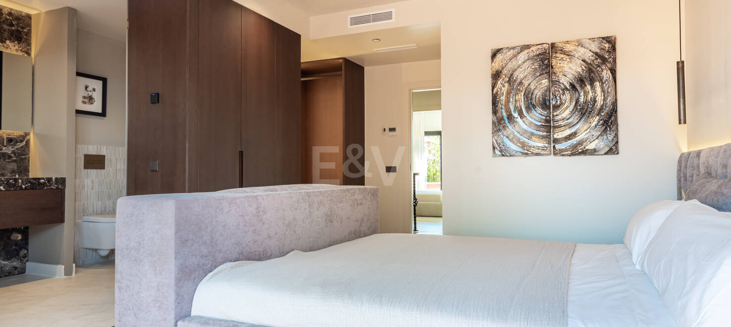 Maison de ville élégante avec vue sur la mer à Altos de Puente Romano