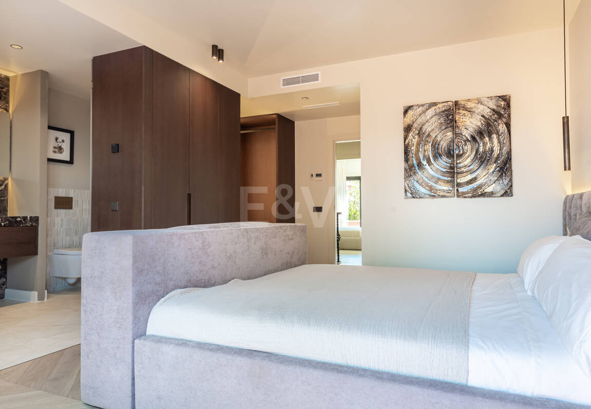 Maison de ville élégante avec vue sur la mer à Altos de Puente Romano