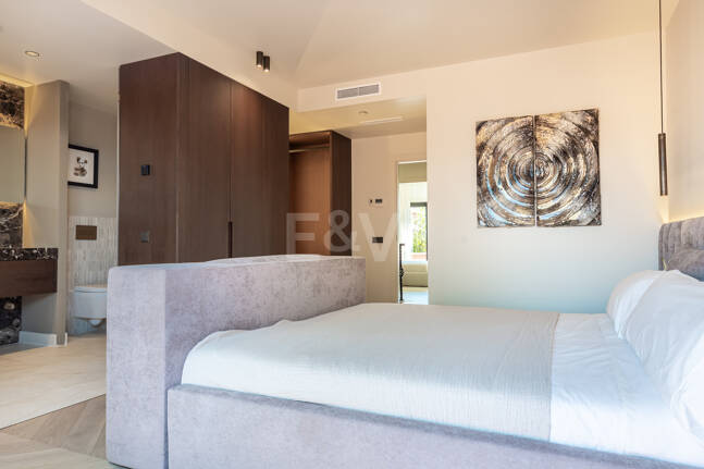 Maison de ville élégante avec vue sur la mer à Altos de Puente Romano