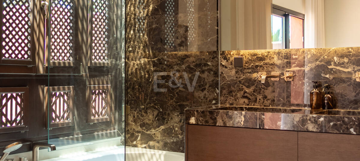 Maison de ville élégante avec vue sur la mer à Altos de Puente Romano