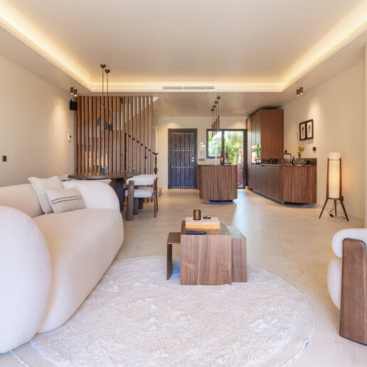 Maison de ville élégante avec vue sur la mer à Altos de Puente Romano