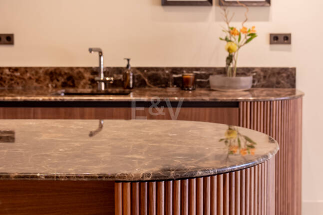 Maison de ville élégante avec vue sur la mer à Altos de Puente Romano