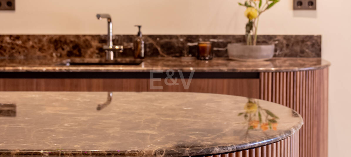 Maison de ville élégante avec vue sur la mer à Altos de Puente Romano