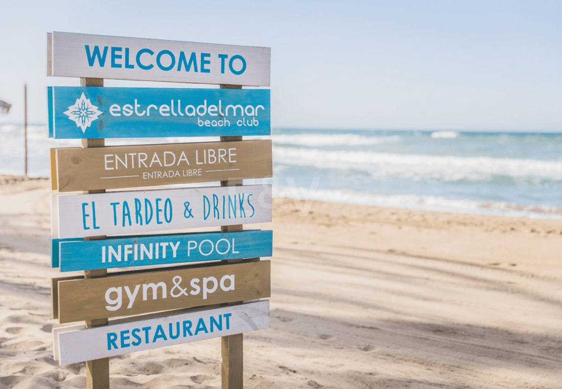 Modern Beachside Townhouse i Elviria