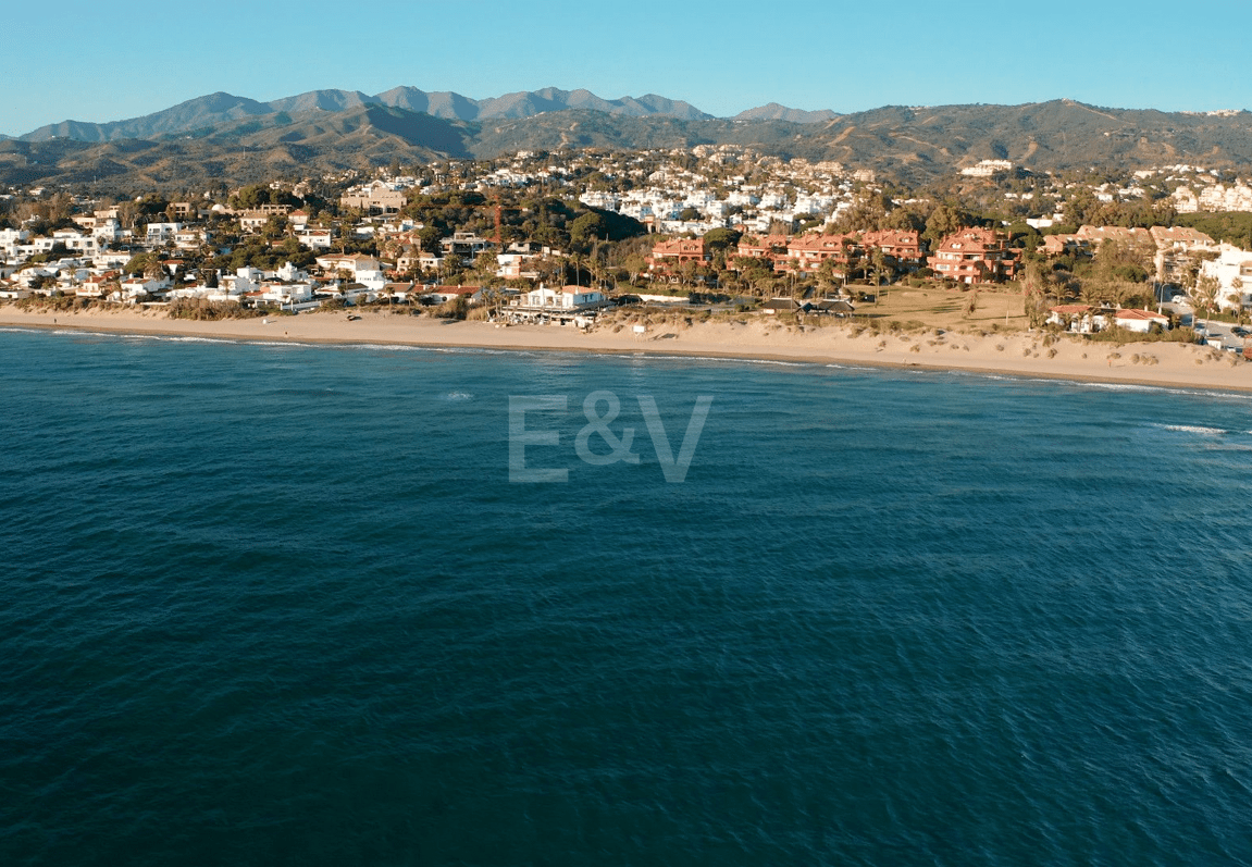 Modern Beachside Townhouse i Elviria