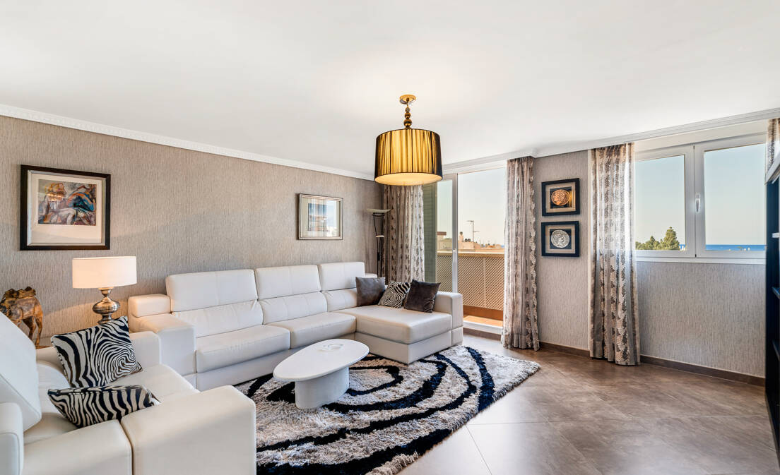 Marbella Beachside Top- Floor Apartament z panoramem Widok