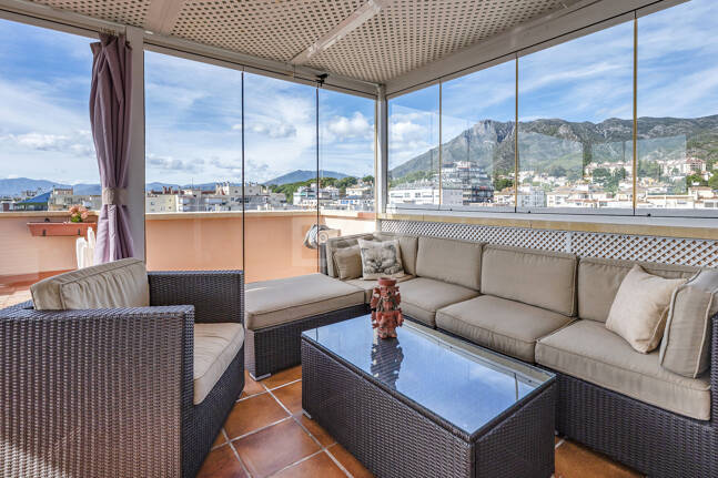 Marbella Beachside Top-Floor Appartement avec Panoramique Vues