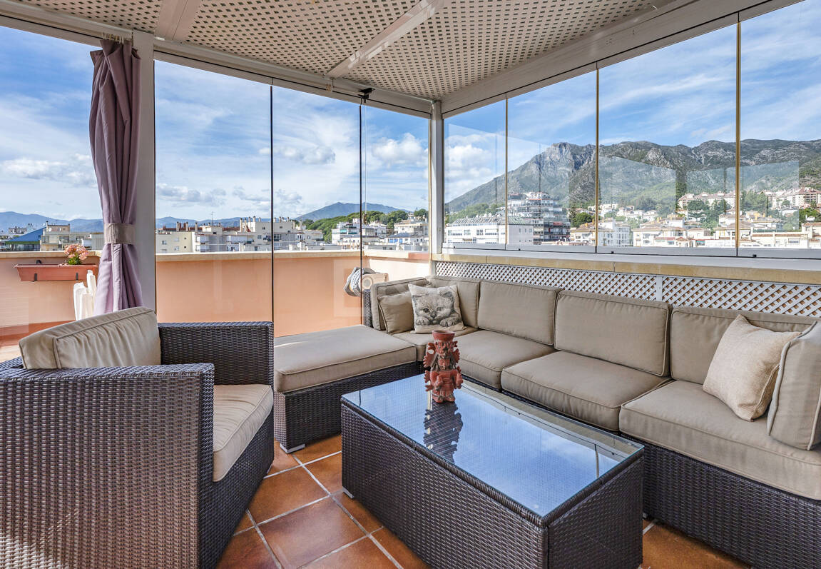 Marbella Beachside Top-Floor Appartement avec Panoramique Vues