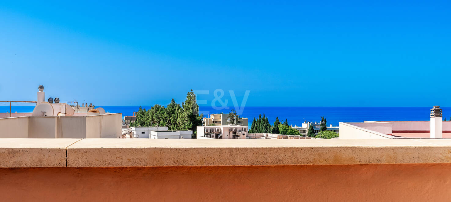 Marbella Beachside Top-Floor Apartment with Panoramic Views