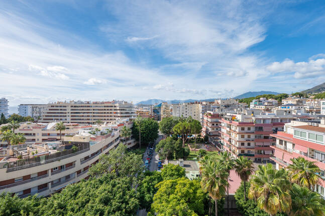 Marbella Beachside Top-Floor Appartement avec Panoramique Vues