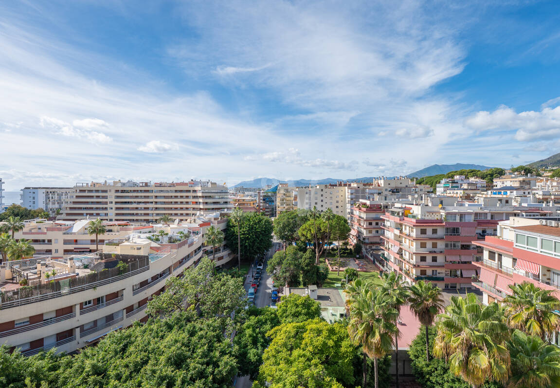 Marbella Beachside Top-Floor Appartement avec Panoramique Vues