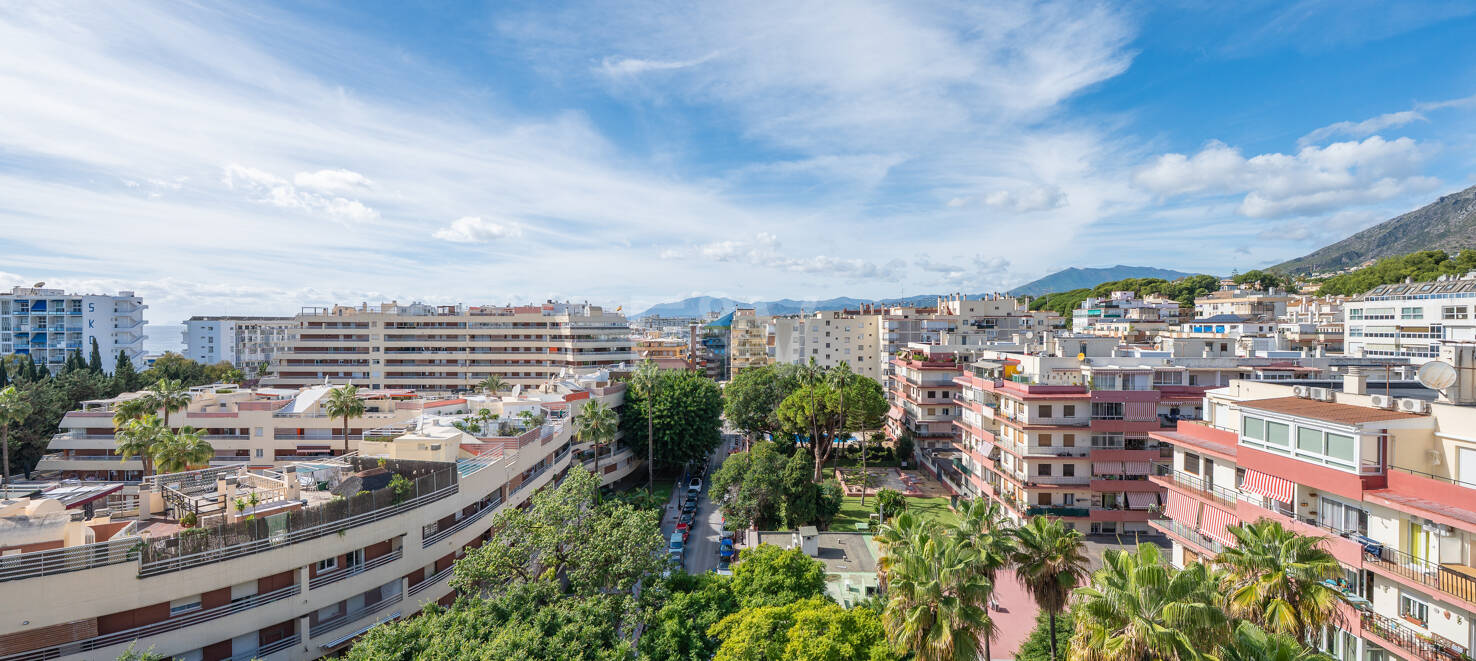 Marbella Beachside Top-Floor Appartement avec Panoramique Vues