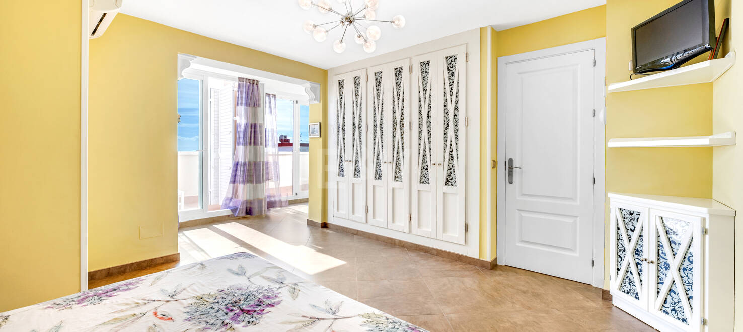 Marbella Beachside Top-Floor Appartement avec Panoramique Vues