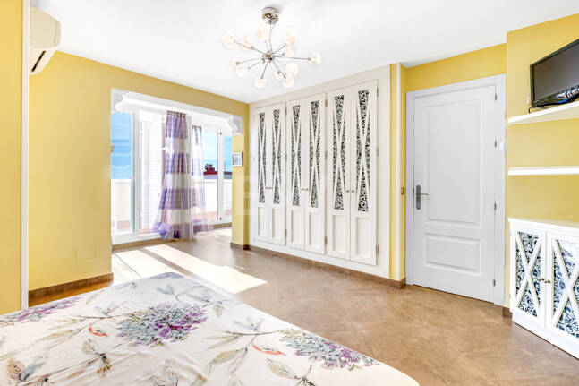 Marbella Beachside Top-Floor Appartement avec Panoramique Vues