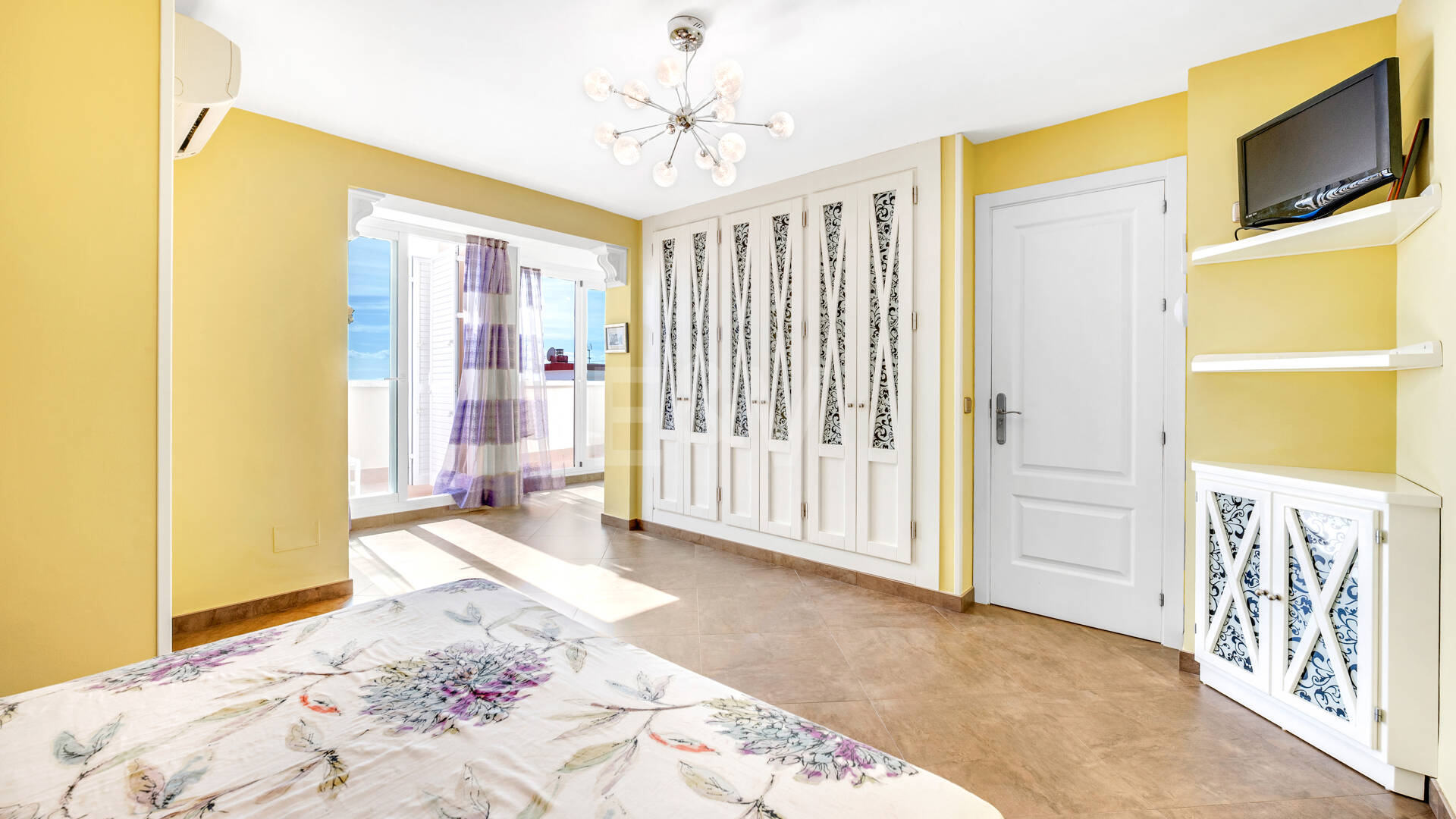 Marbella Beachside Top-Floor Appartement avec Panoramique Vues