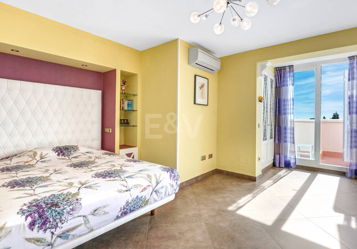 Marbella Beachside Top-Floor Appartement avec Panoramique Vues