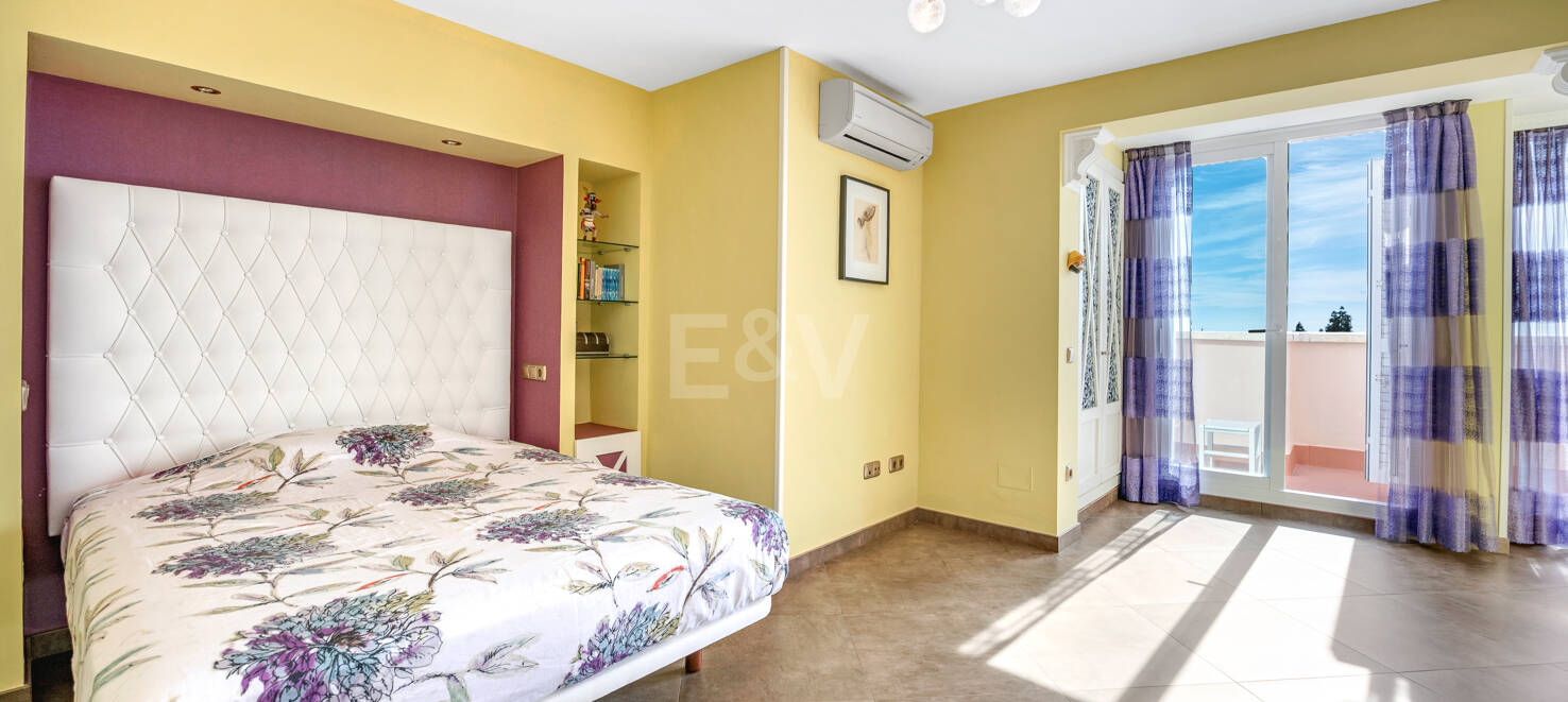 Marbella Beachside Top-Floor Appartement avec Panoramique Vues