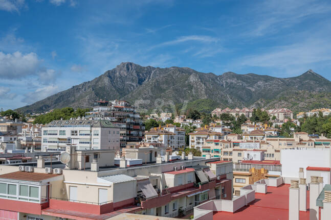 Marbella Beachside Top-Floor Appartement avec Panoramique Vues