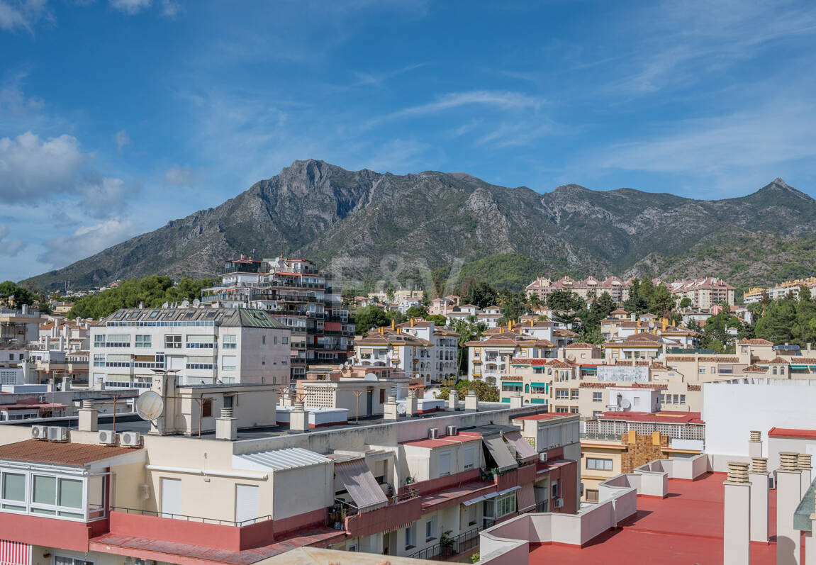 Marbella Beachside Top-Floor Appartement avec Panoramique Vues