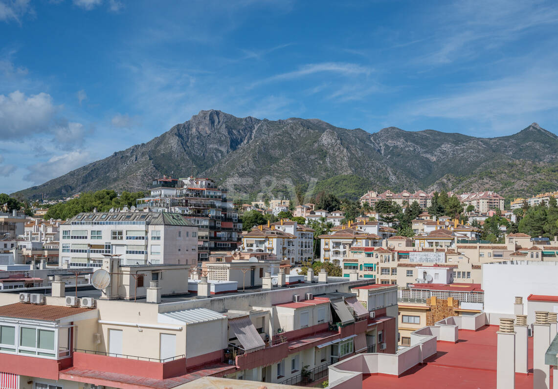 Marbella Beachside Top-Floor Appartement avec Panoramique Vues