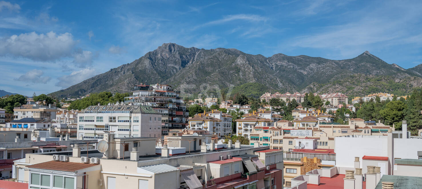 Marbella Beachside Top-Floor Appartement avec Panoramique Vues