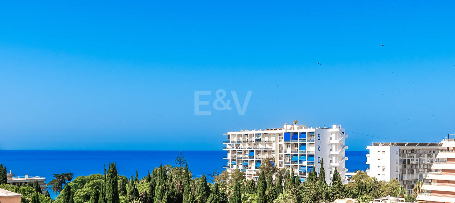 Marbella Beachside Top-Floor Apartment with Panoramic Views